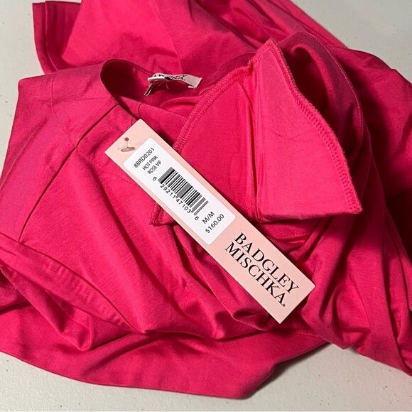 🆕 Badgley Mischka Shoulder Pad T-Shirt Dress With Side Detail in Hot Pink - Picture 4 of 11